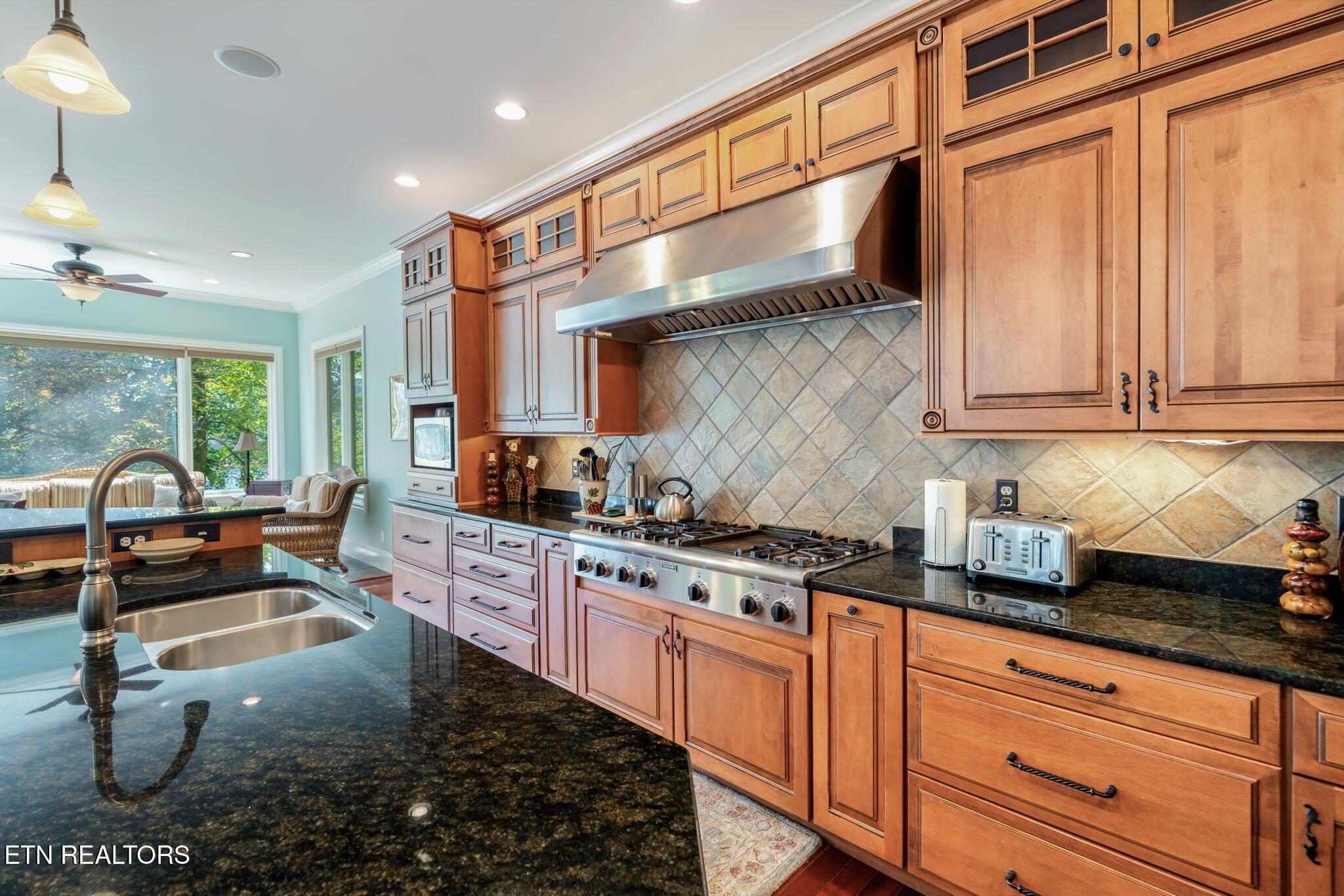 455 S Shorewood Lane, Caryville, TN - Norris Lake Real Estate - Image# 17
