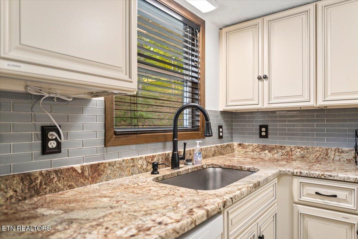 398 Perry Smith Lane, Caryville, TN - Norris Lake Real Estate - Image# 8