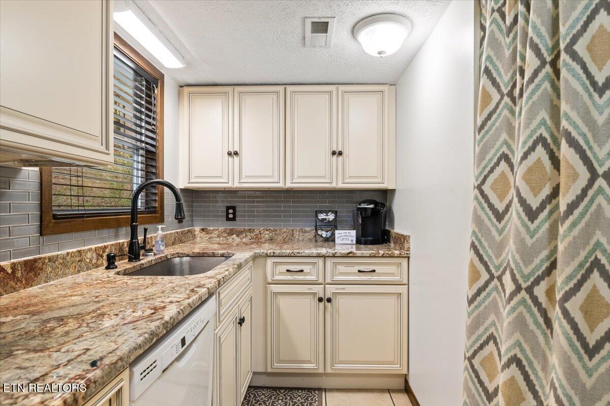 398 Perry Smith Lane, Caryville, TN - Norris Lake Real Estate - Image# 9