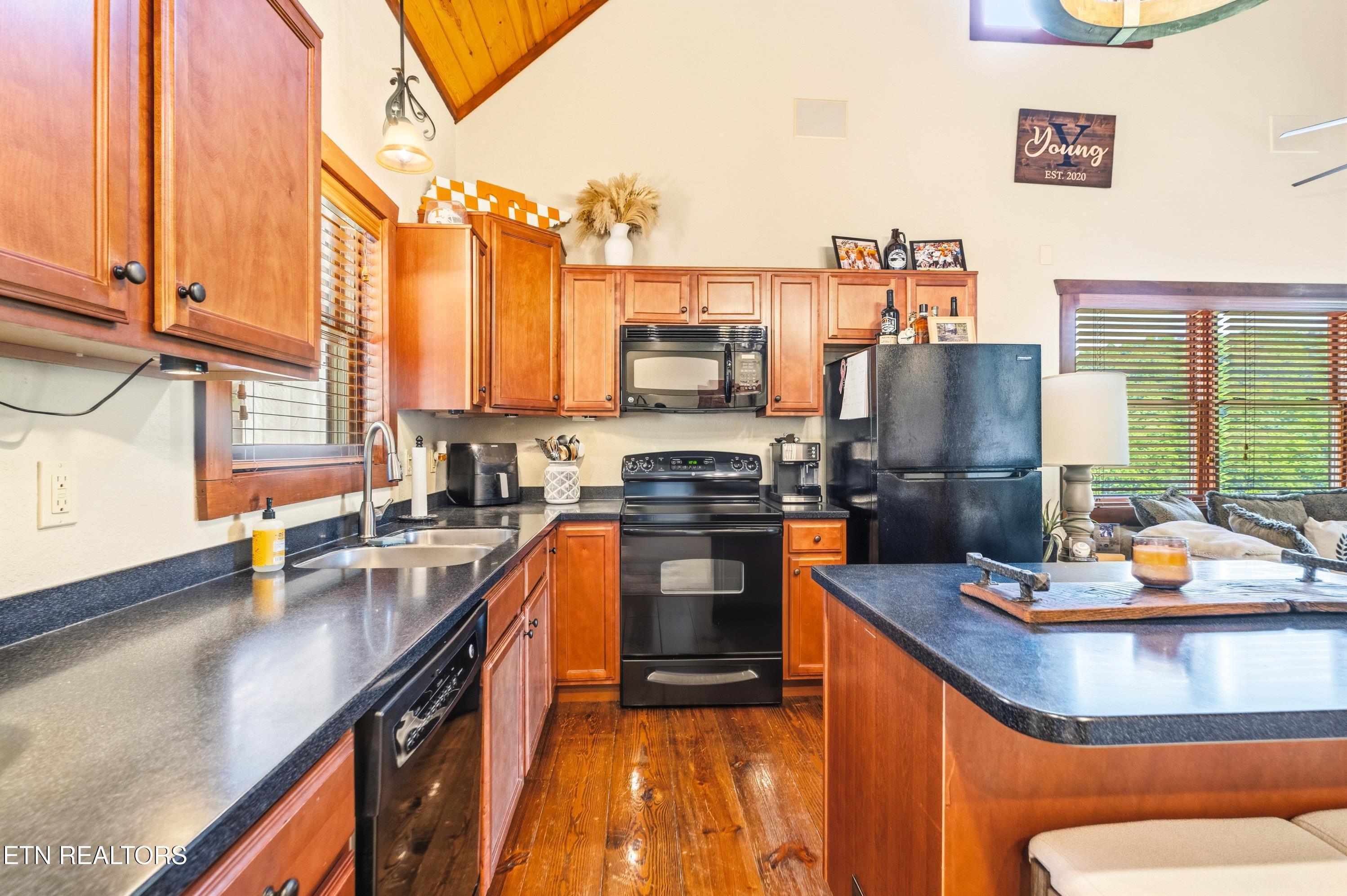230 Foxwood Drive, Caryville, TN - Norris Lake Real Estate - Image# 9
