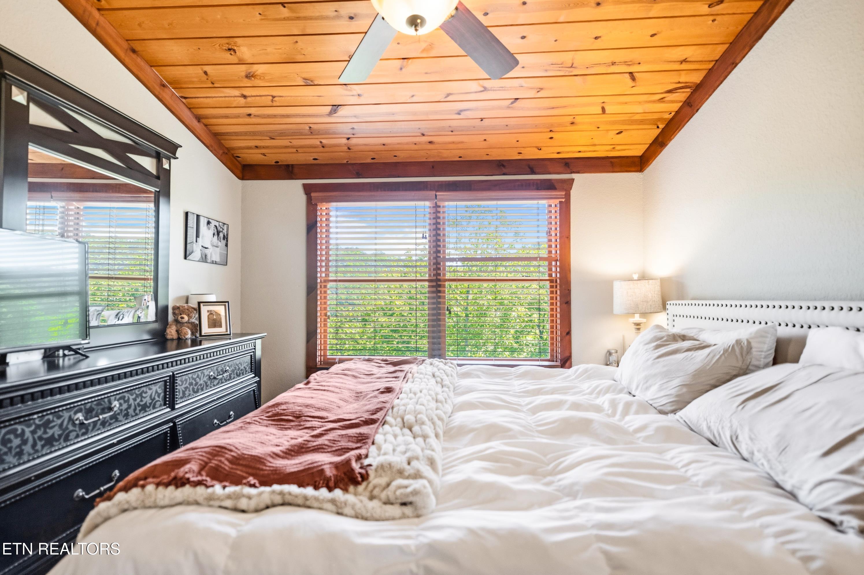 230 Foxwood Drive, Caryville, TN - Norris Lake Real Estate - Image# 28