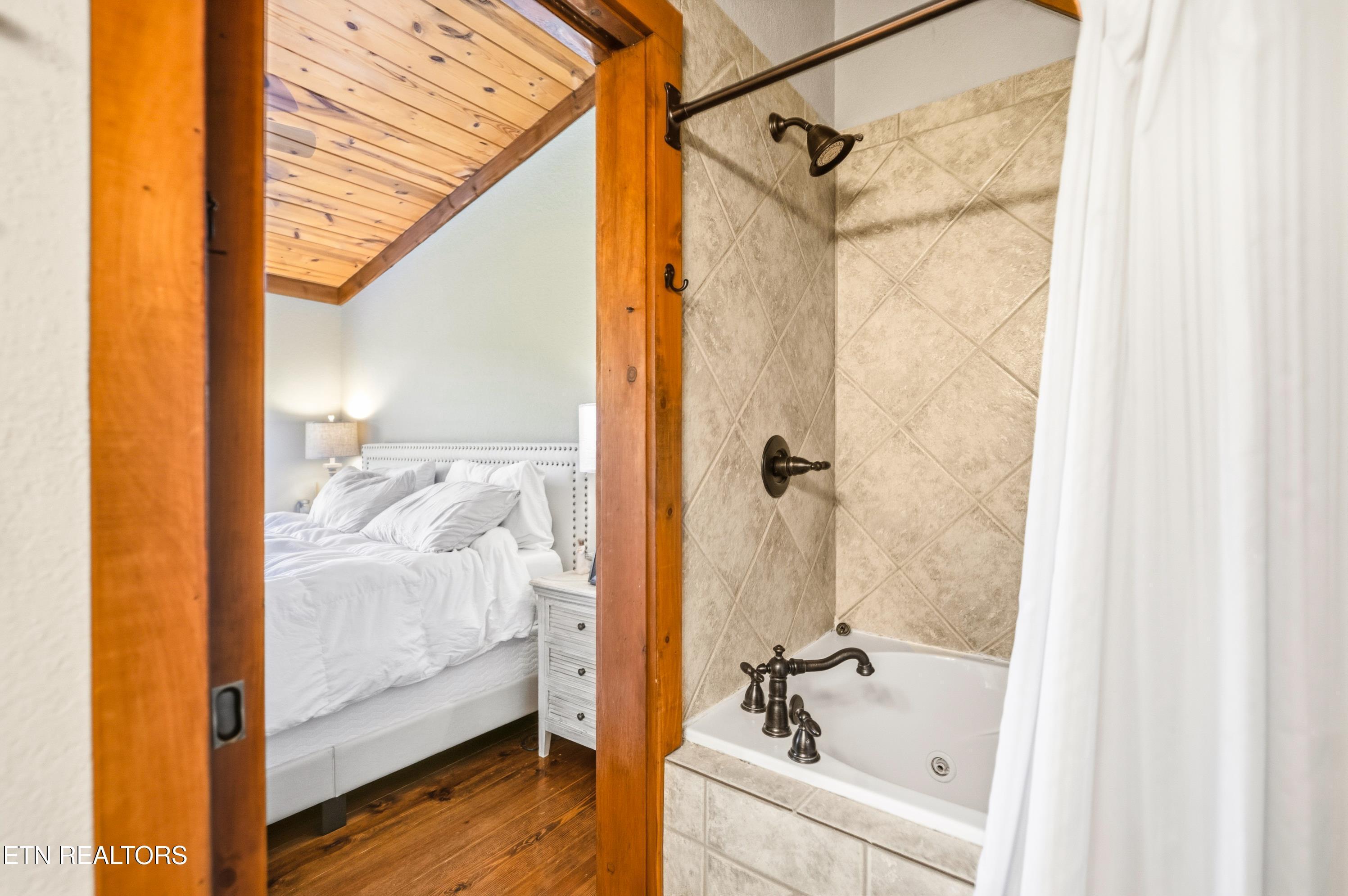 230 Foxwood Drive, Caryville, TN - Norris Lake Real Estate - Image# 21