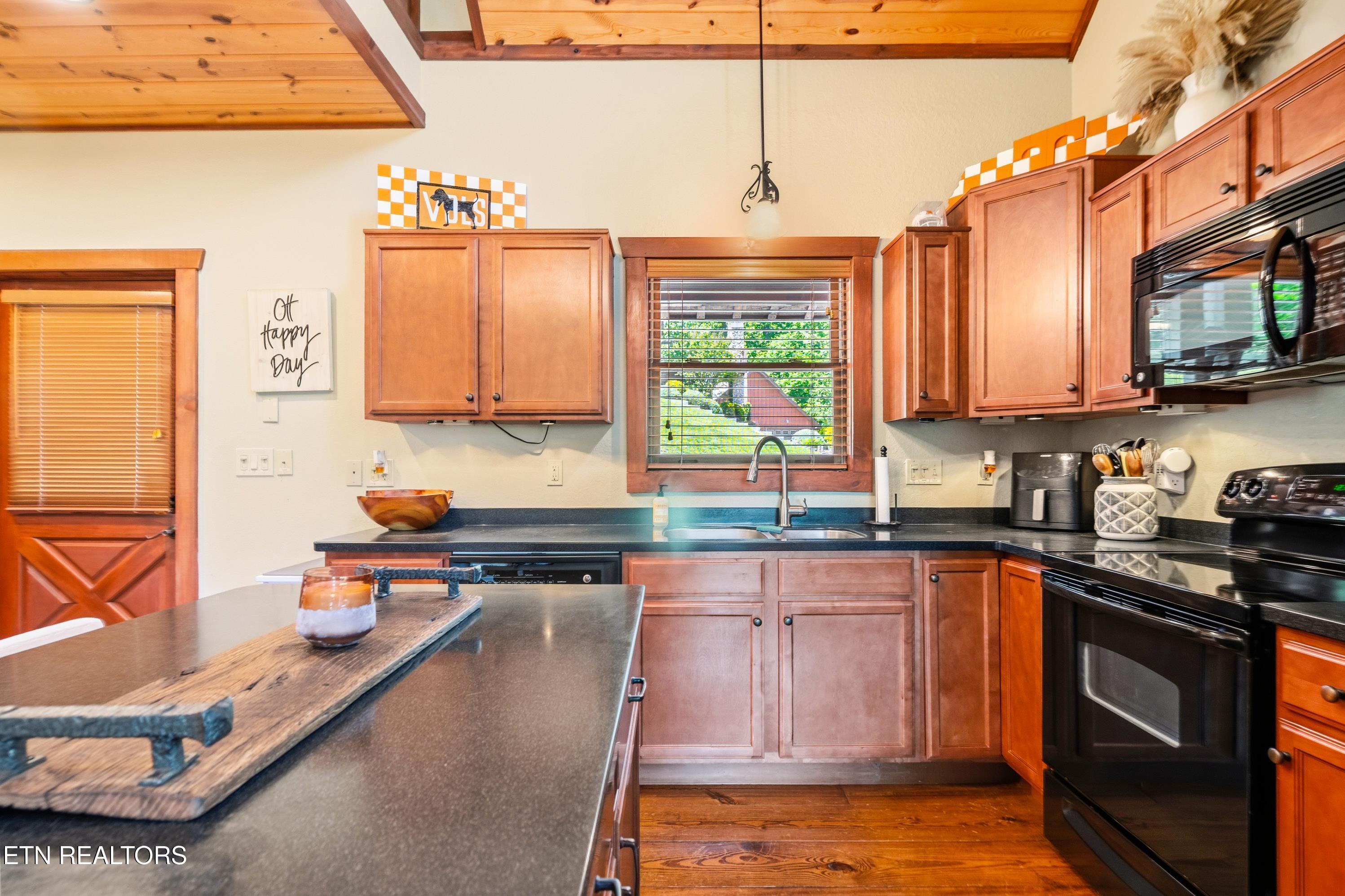 230 Foxwood Drive, Caryville, TN - Norris Lake Real Estate - Image# 11