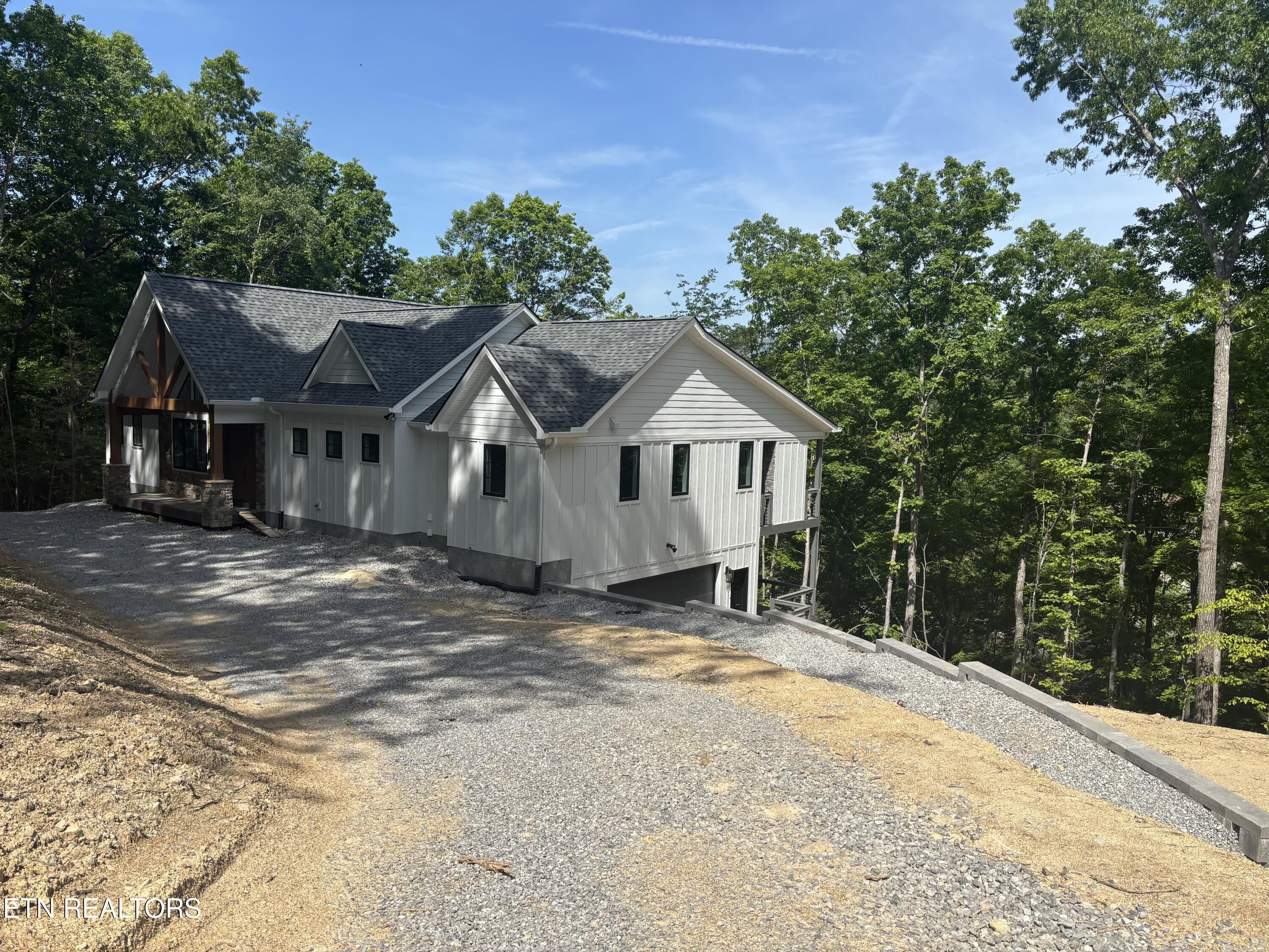267 Lakemont Lane, Caryville, TN - Norris Lake Real Estate - Image# 2