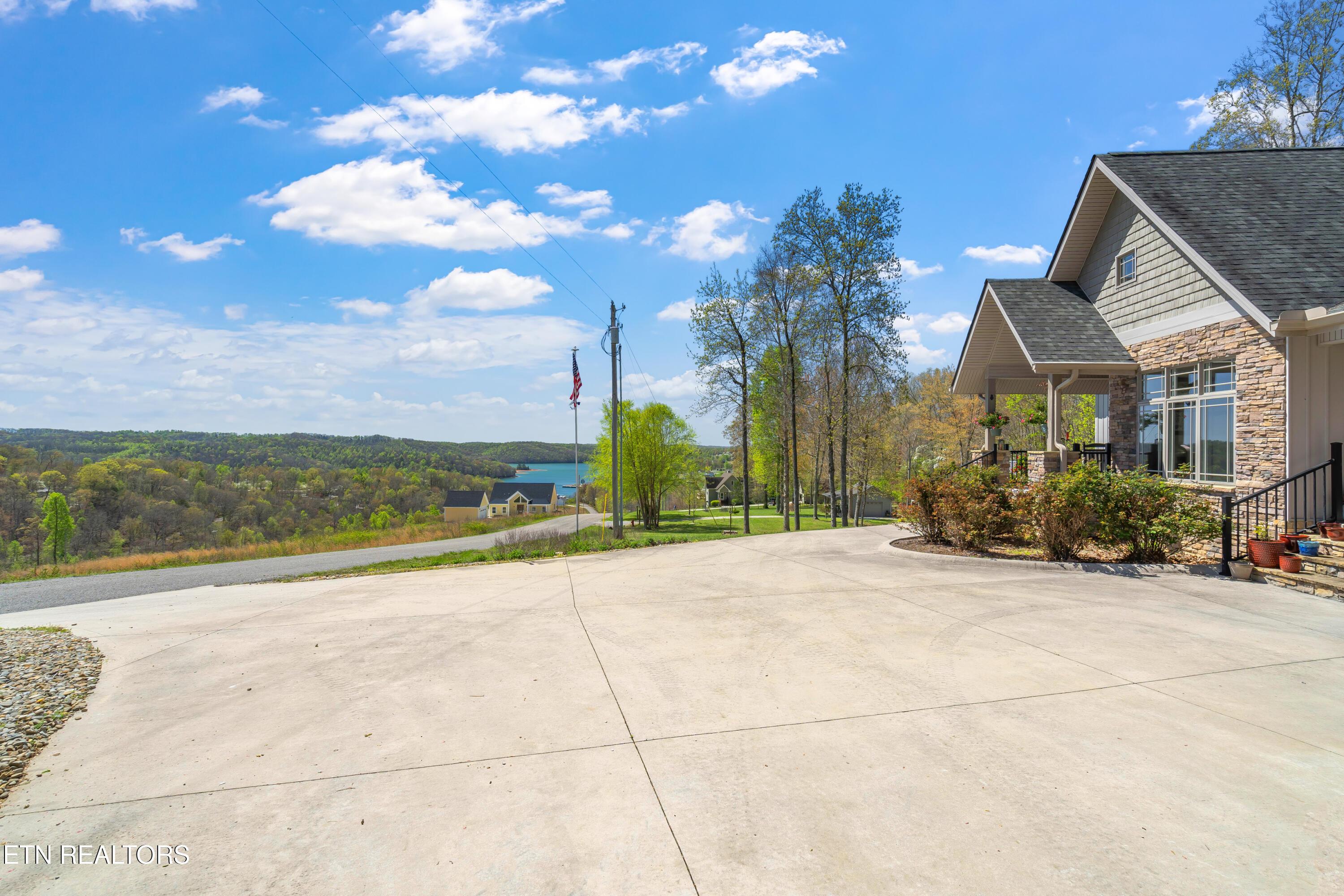 195 Kennedys Loop, Lafollette, TN - Norris Lake Real Estate - Image# 6