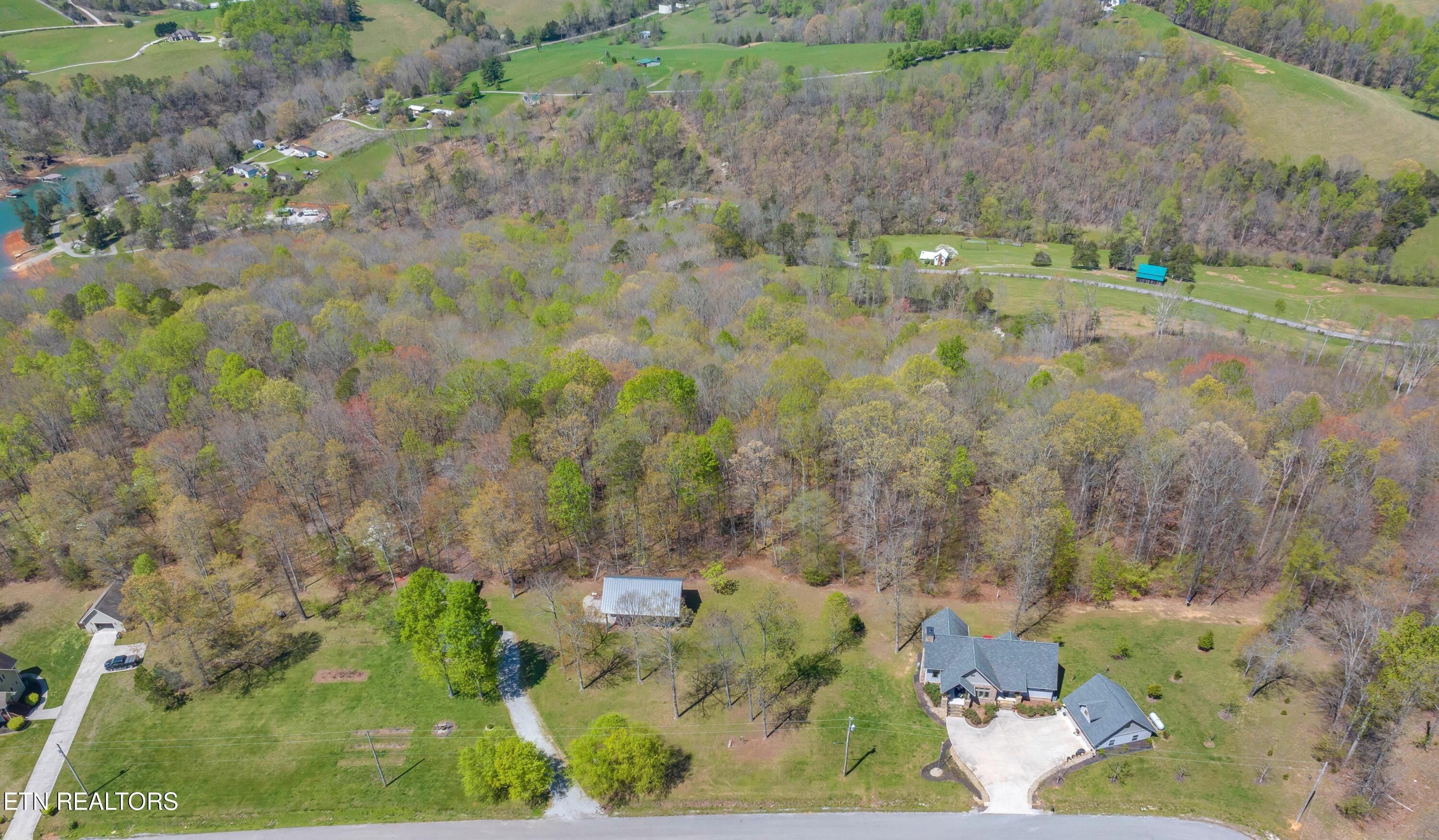195 Kennedys Loop, Lafollette, TN - Norris Lake Real Estate - Image# 2