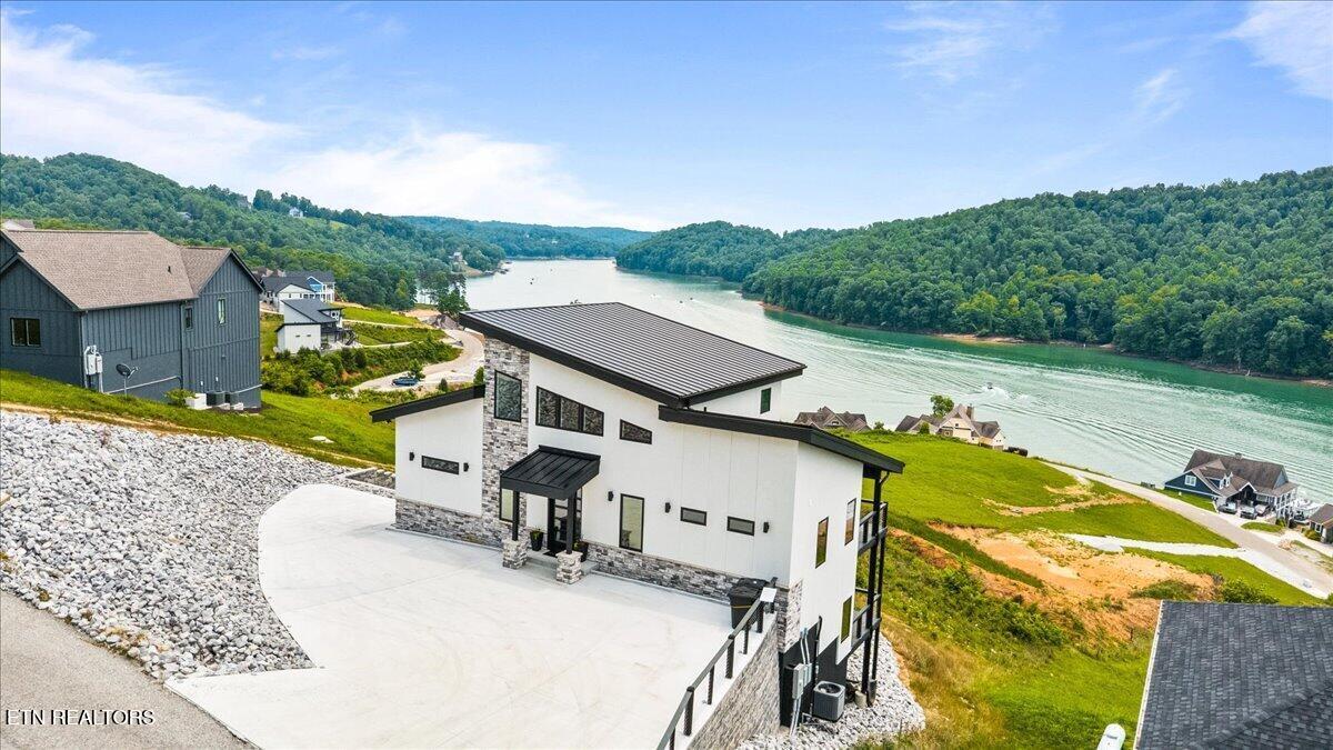 502 Cameron Loop Lane, Lafollette, TN - Norris Lake Real Estate - Image# 2