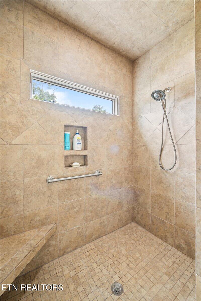 1380 E Norris Point Rd, Lafollette, TN - Norris Lake Real Estate - Image# 20