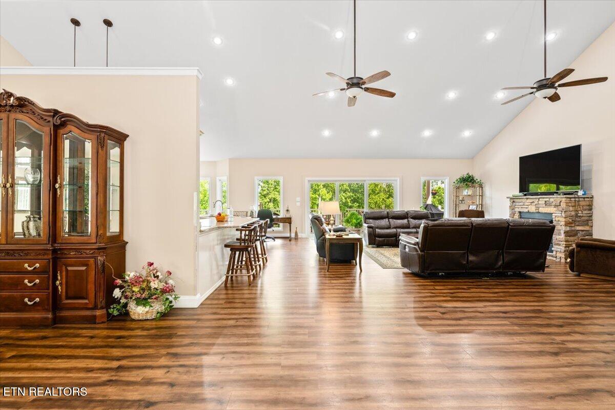 1380 E Norris Point Rd, Lafollette, TN - Norris Lake Real Estate - Image# 4