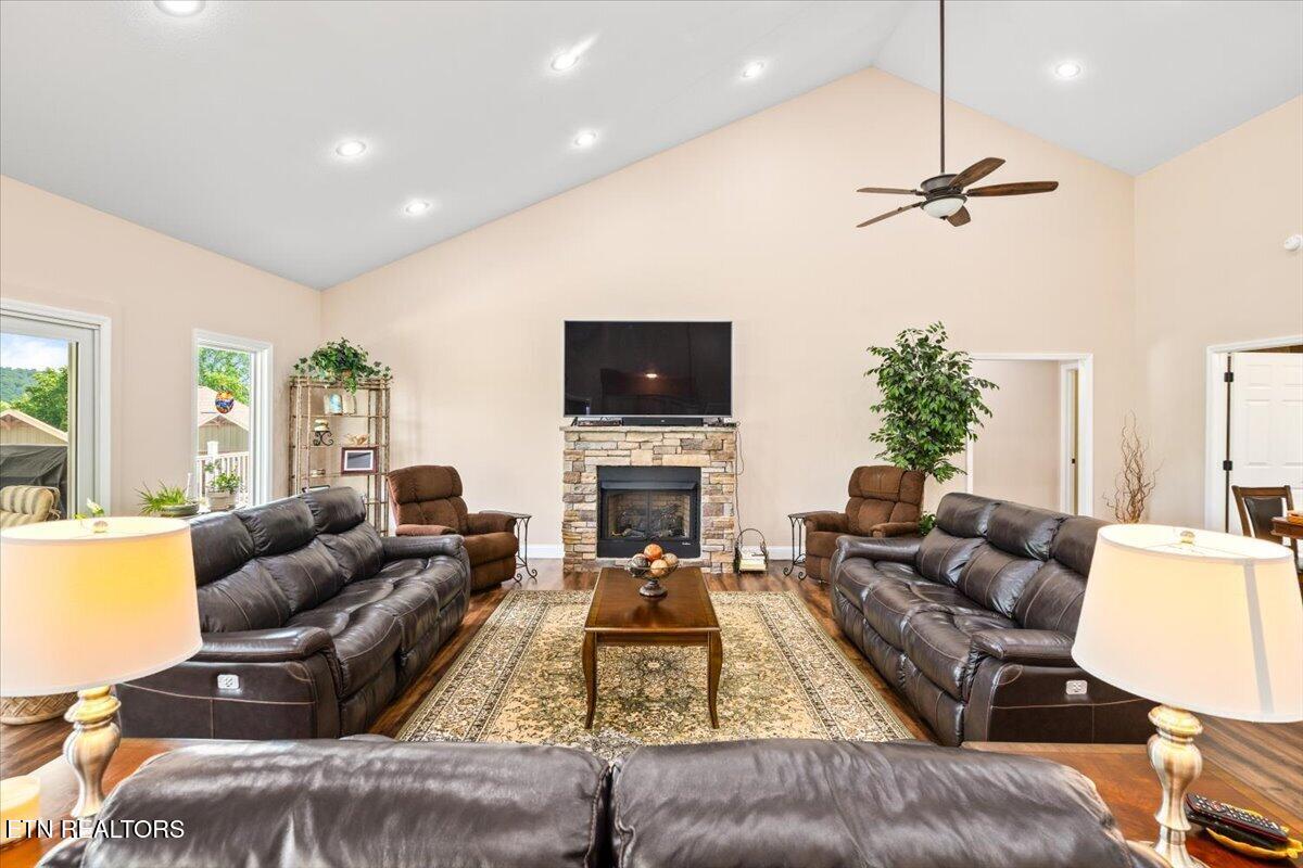 1380 E Norris Point Rd, Lafollette, TN - Norris Lake Real Estate - Image# 6